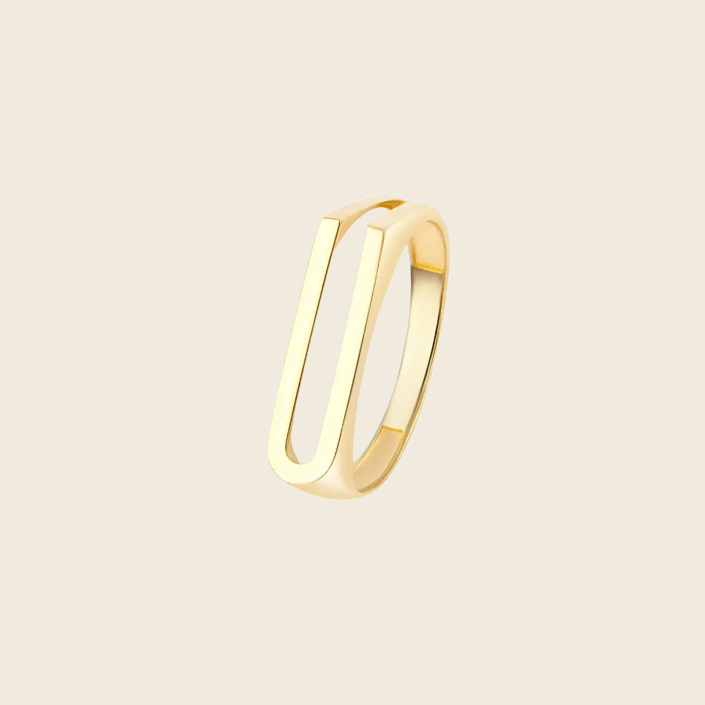 Anel Letra em Ouro Amarelo • U