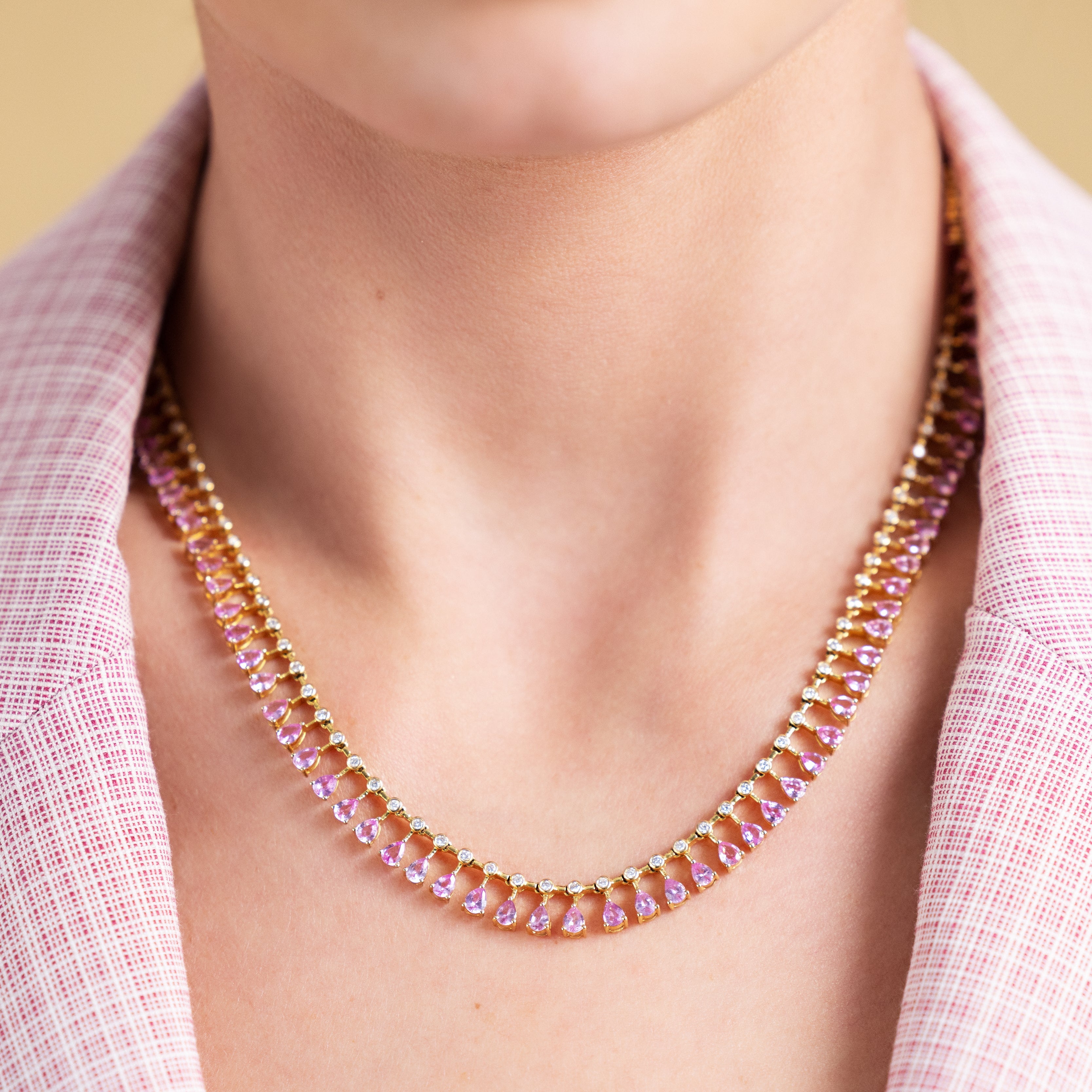 Colar Brianna com Safiras Rosas e Diamantes em Ouro Amarelo - JJ Diamond