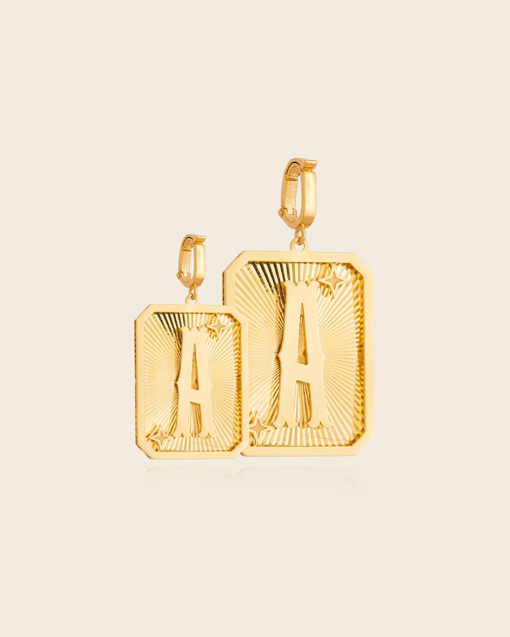 Pingente Placa Alphabet com Letra em Ouro Amarelo