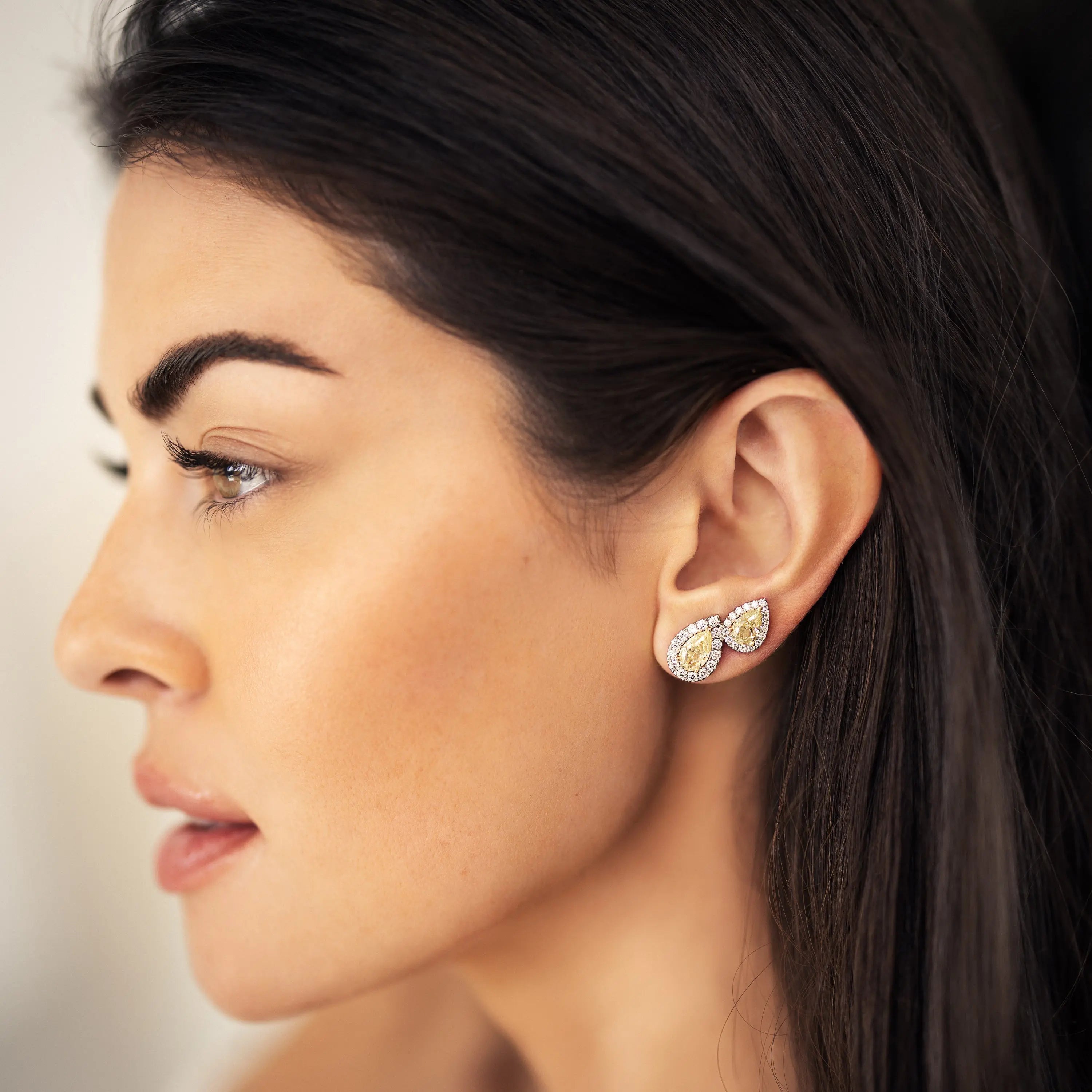Brincos Stud de Diamante Pêra Amarelo e branco-JJ Diamond