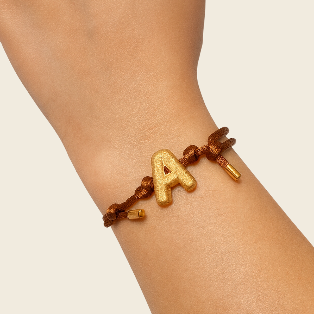 Pingente de Pulseira Letras em Ouro Amarelo