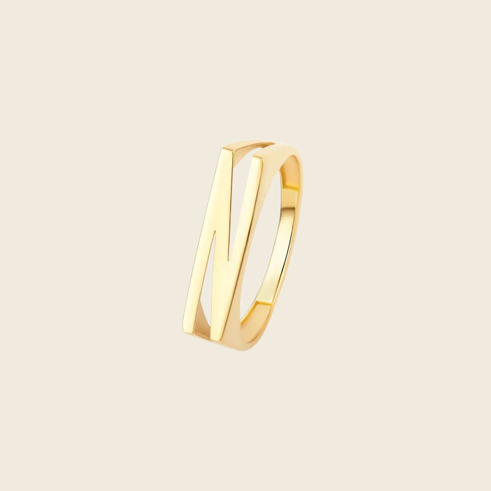 Anel Letra em Ouro Amarelo • N