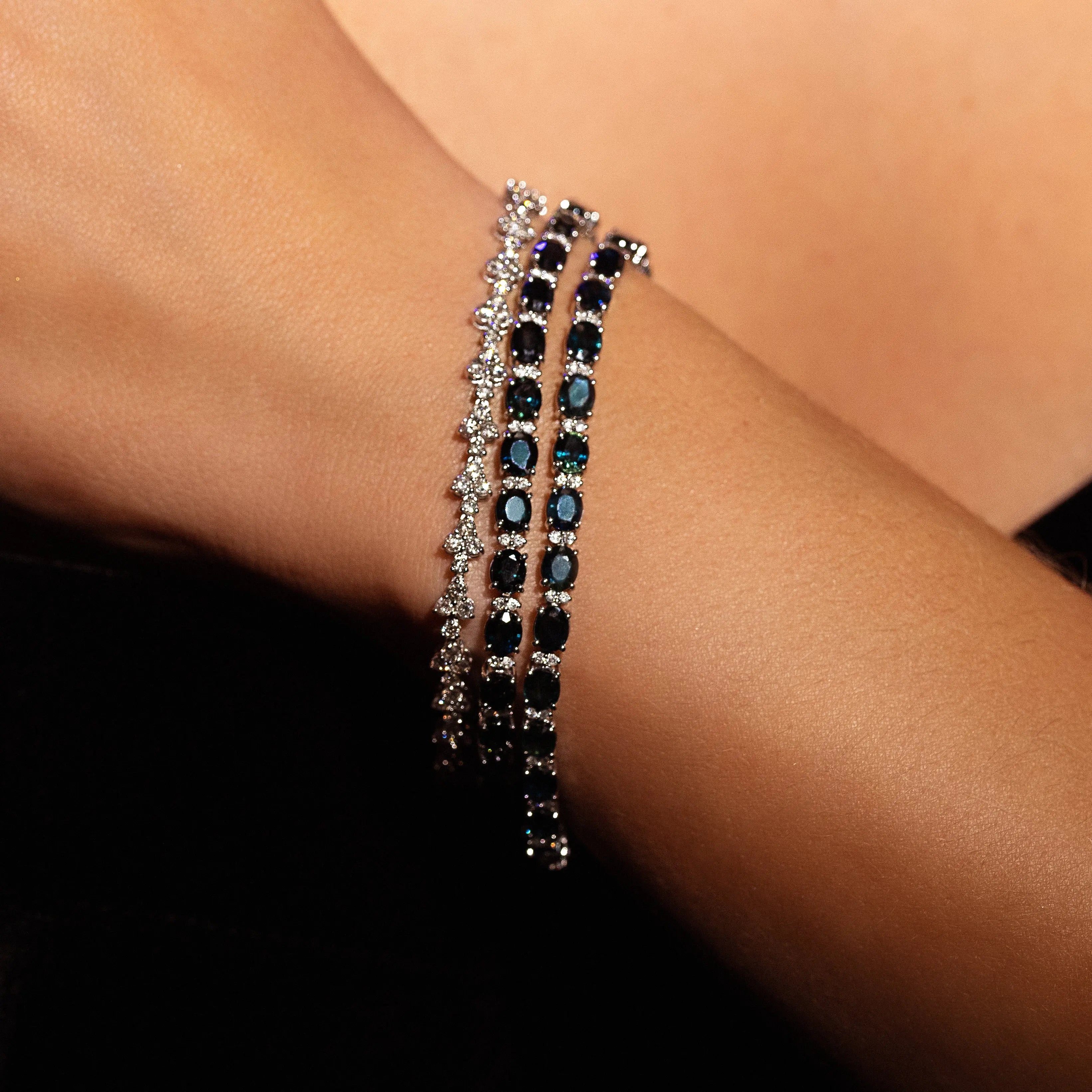 Pulseira com Safiras Azuis Ovais e Diamantes em Ouro Branco