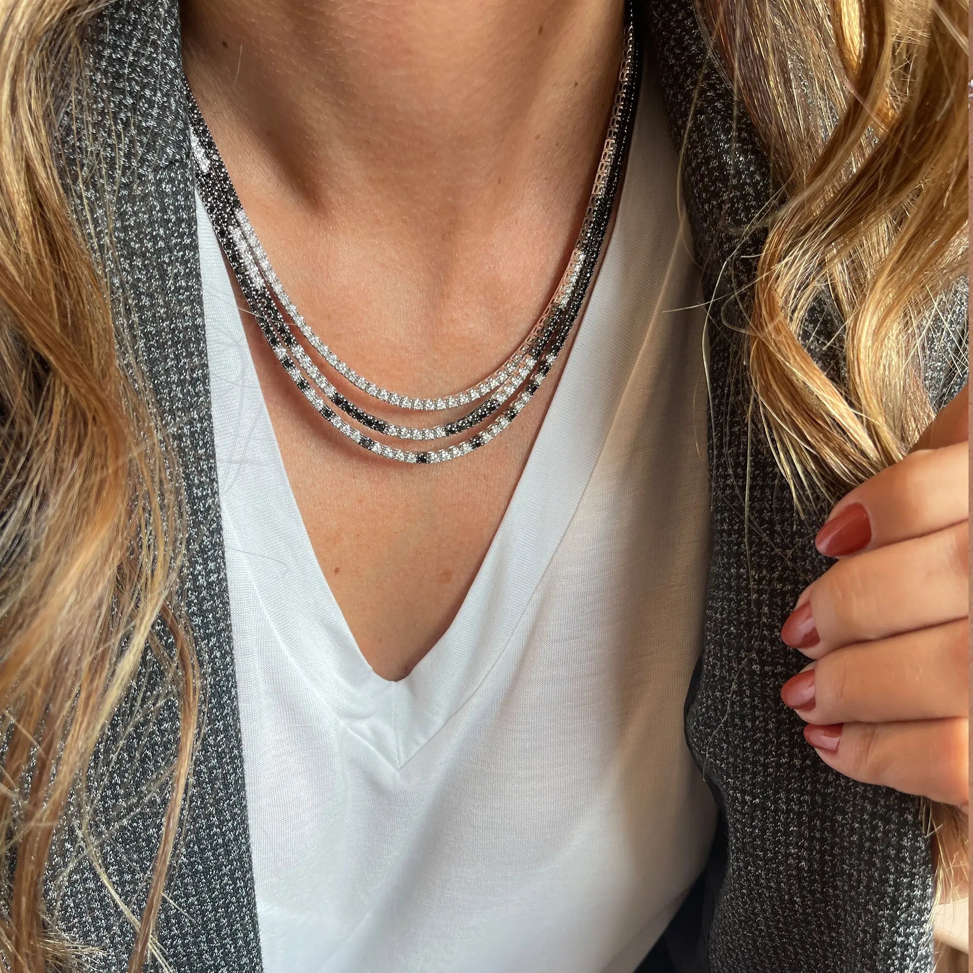 Colar Riviera Duplo com Diamantes Pretos e Brancos em Ouro Branco - JJ Diamond